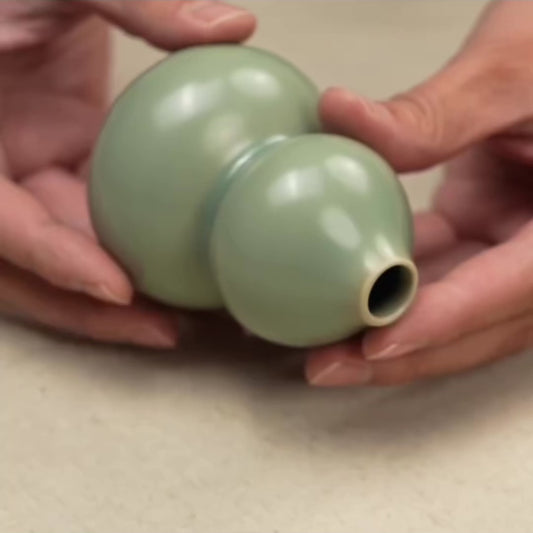 Small Gourd (Fortune and Prosperity) Vase | Antique-Style Celadon Glaze · Natural Crackle · Song Dynasty Aesthetic · Vase · Decorative Ornament · Ru Ware