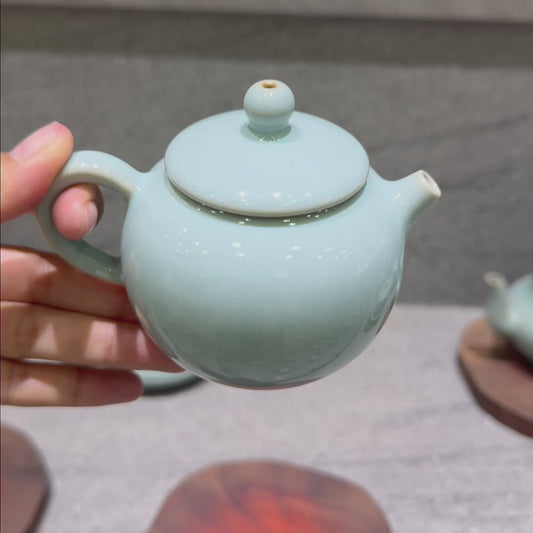 Apple Teapot | Celadon Glaze · Ash Glaze · Natural Crackle · Agate-Inlaid Glaze · Handcrafted Teapot · Song Dynasty Style Teaware · Teapot · Ru Ware