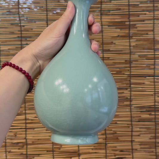 Yuhuchun Bottle | Masterpiece Passed Down Through Generations · Natural Crackle · Agate-Inlaid Glaze · Handcrafted Elegant Vessel · Song Dynasty Classic · Vase · Ru Ware