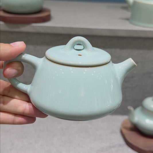 Stone Ladle Teapot | Sky Blue · Spur-Marked Firing · Agate-Infused Glaze · Natural Crackle · Teapot · Gongfu Tea Set · Ru Ware