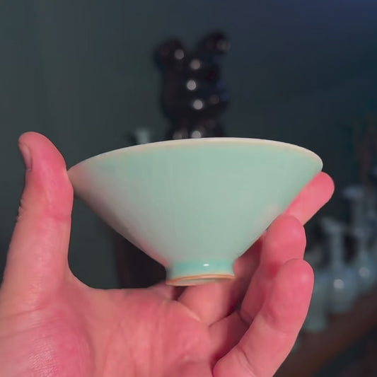 Conical Hat Cup | Antique-Style Glaze · Spur-Fired · Natural Crackle · Agate-Infused Glaze · Personal Tea Cup · Gongfu Tea Set · Teacup · Ru Kiln