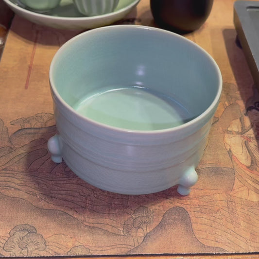 Dark-Patterned Celadon Ware | Heirloom-Quality Piece · Antique-Style Glaze · Prong-Mark Firing · Natural Crackle · Exquisitely Handcrafted · Classic Song Dynasty Elegant Vessel · Ru Kiln